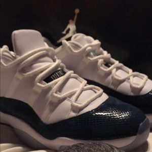 Shoes size 12 retros 11 Jordan’s
